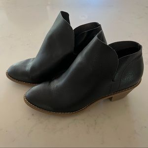 Universal Thread Ankle Booties - black faux leather